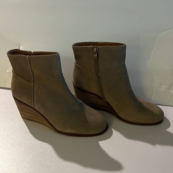 Lucky Ankle Boots 7.5 Med Tan Suede - Picture 4 of 4